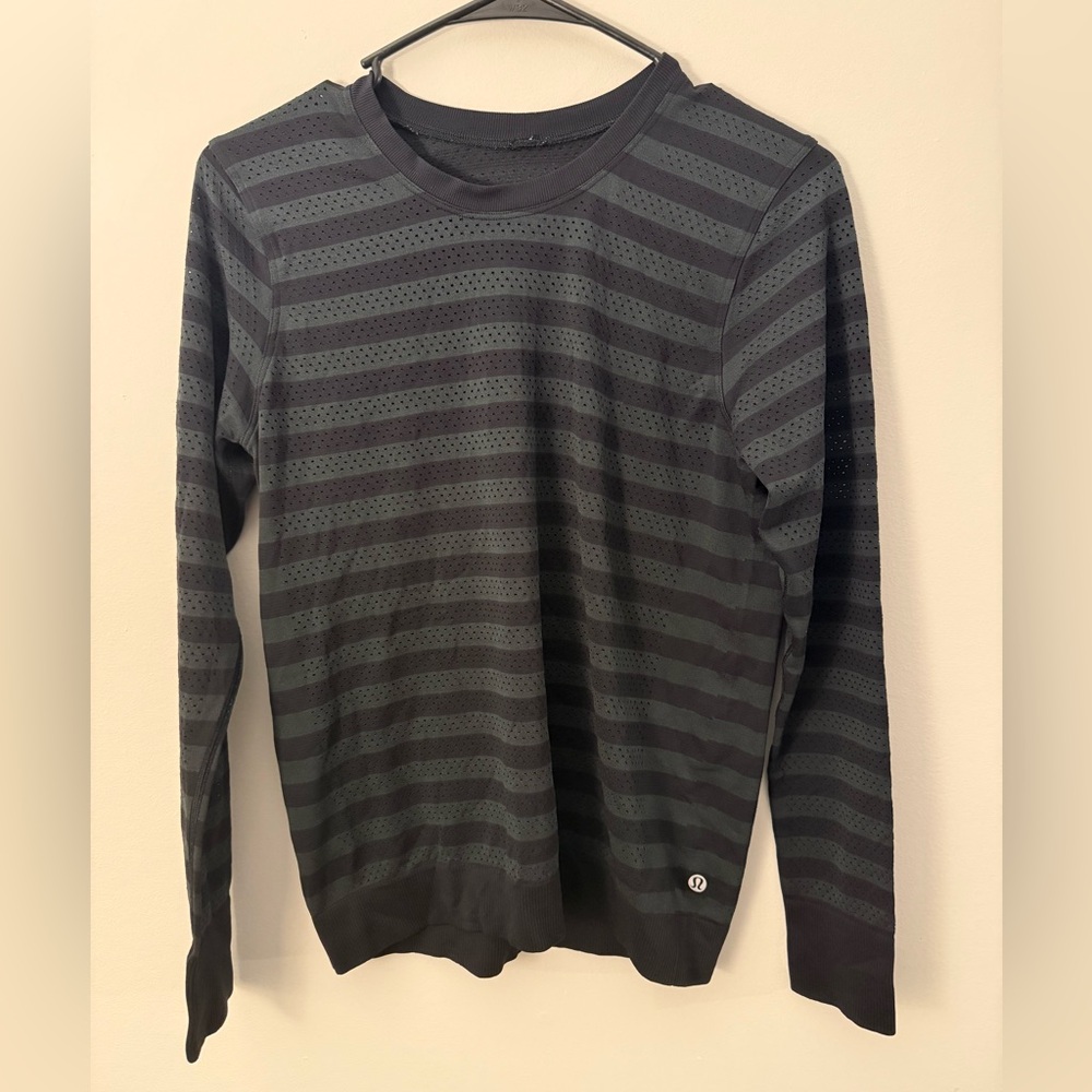 EUC Lululemon Striped Long Sleeve With Breathable Material PTP Measurement 18”